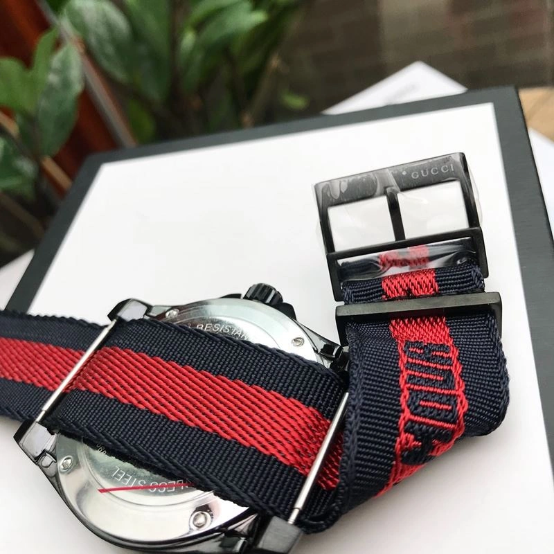 Snug GUCCI Watches 183300