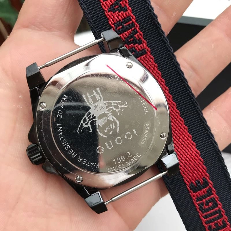 Snug GUCCI Watches 183300