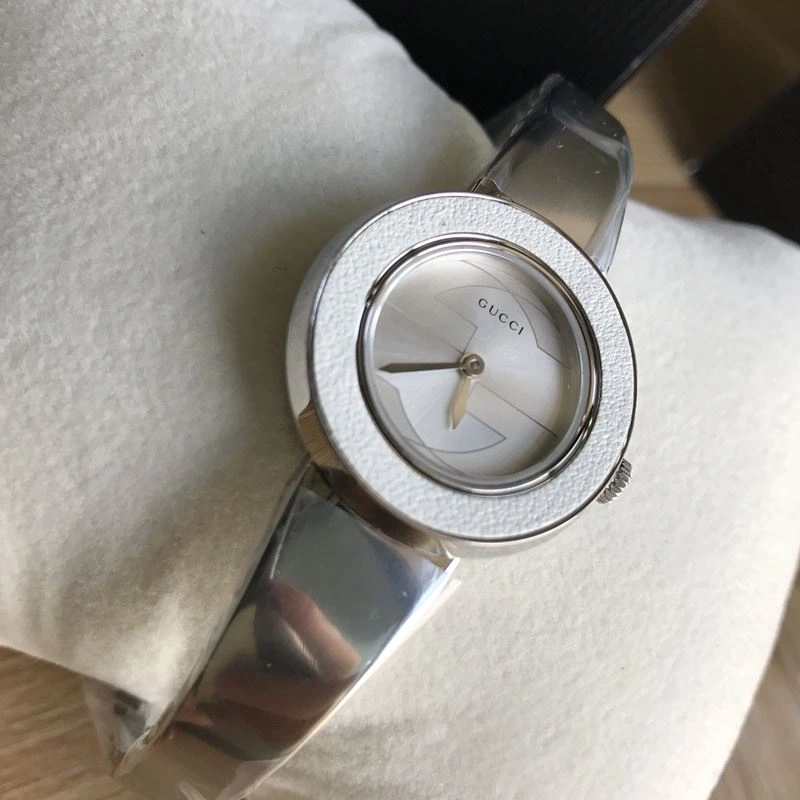 Bold GUCCI Watches 183293