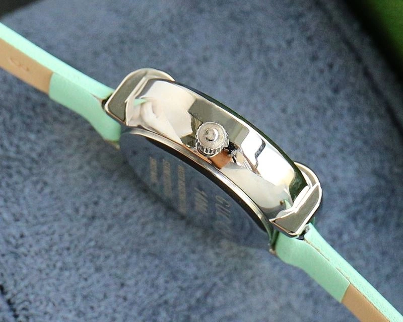 Functional GUCCI Watches 183224