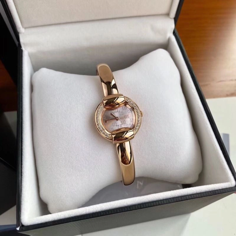 Snug GUCCI Watches 183216