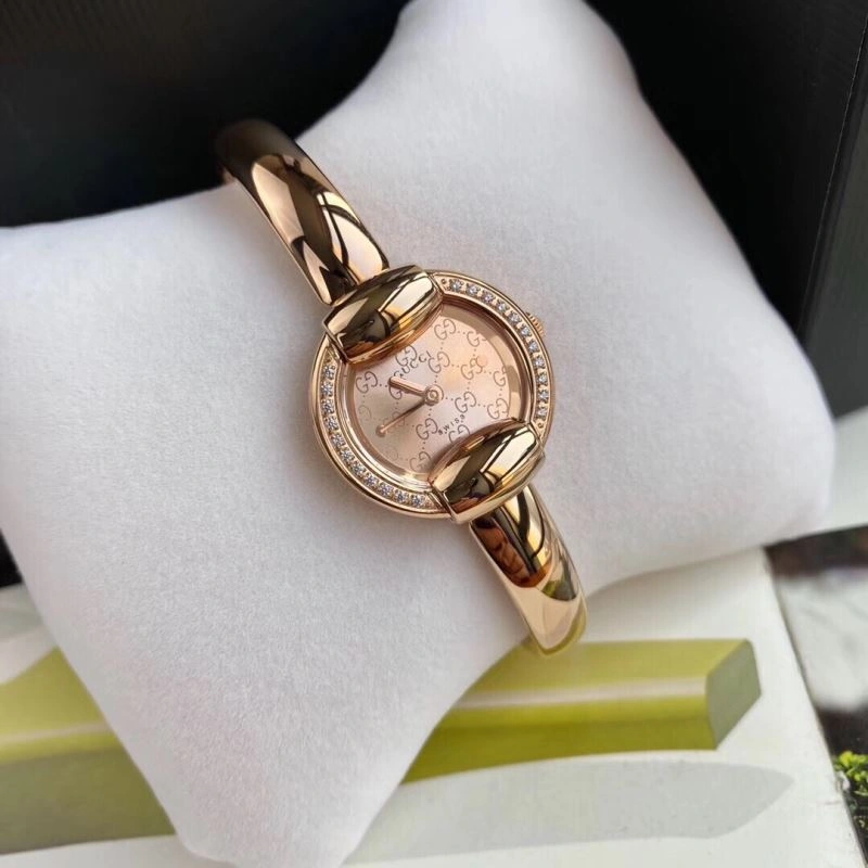 Snug GUCCI Watches 183216