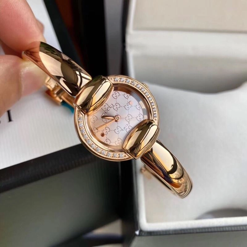 Snug GUCCI Watches 183216
