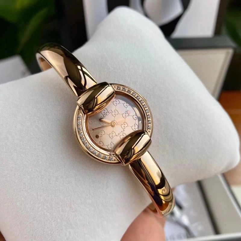 Snug GUCCI Watches 183216