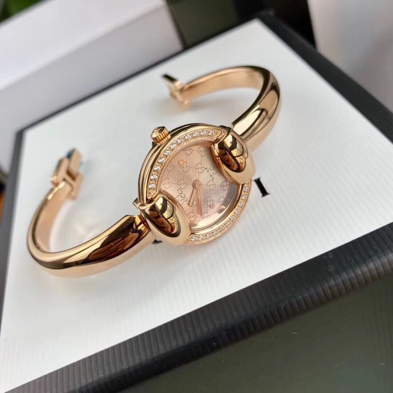 Snug GUCCI Watches 183216