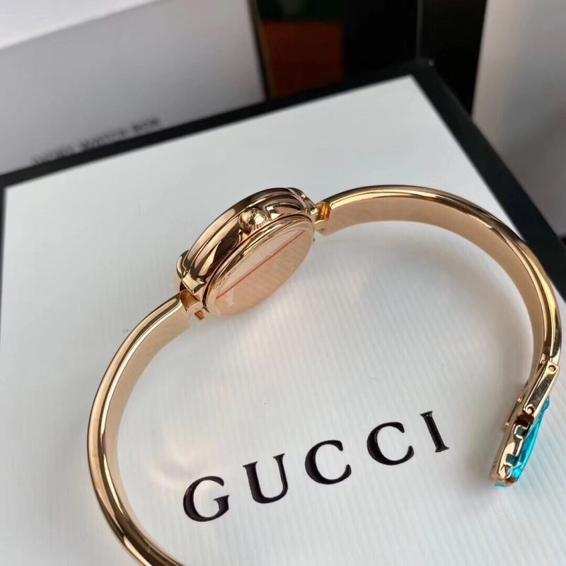 Snug GUCCI Watches 183216