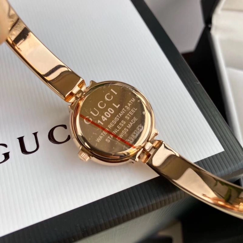 Snug GUCCI Watches 183216