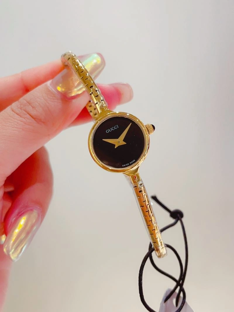 Minimalist GUCCI Watches 183227