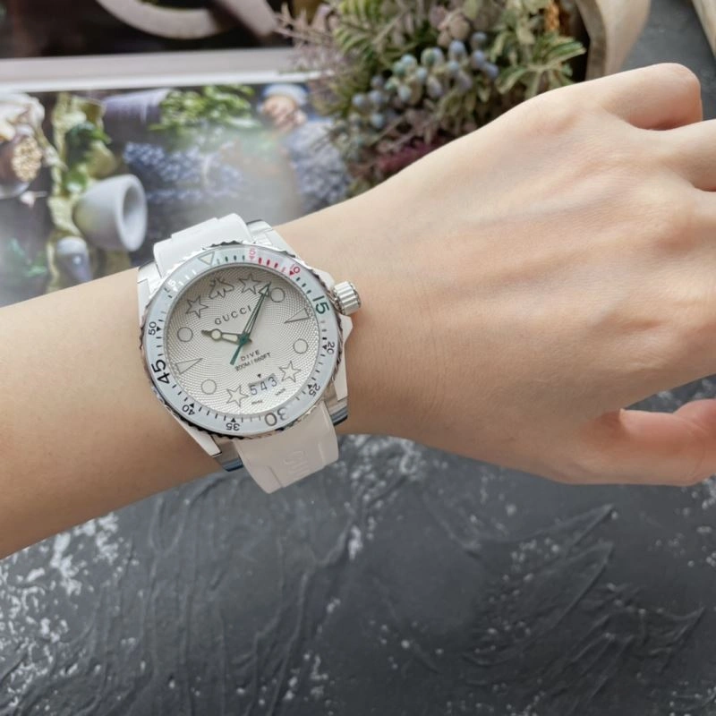 ZipUp GUCCI Watches 183134