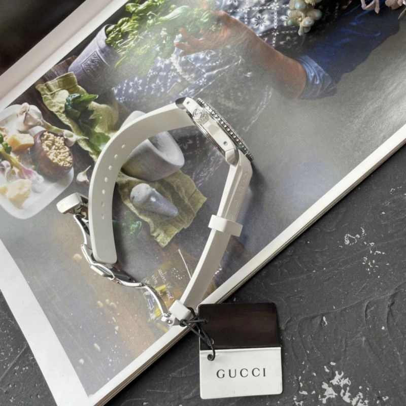 ZipUp GUCCI Watches 183134