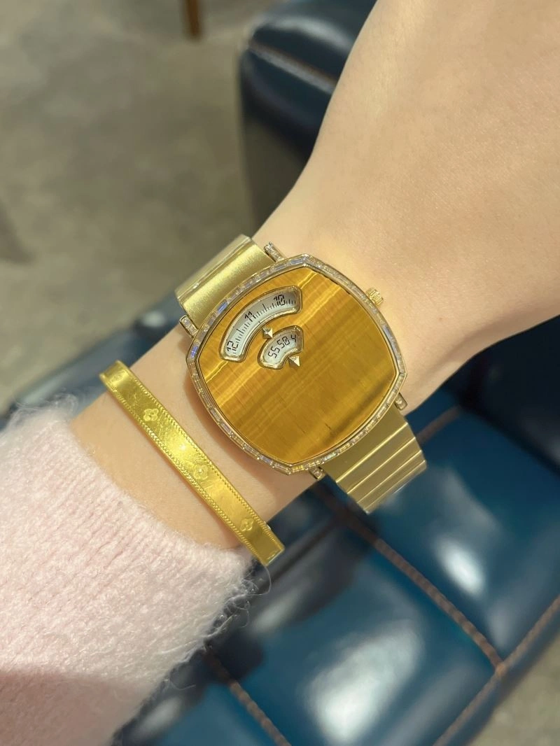 GUCCI Watches Durable 183098
