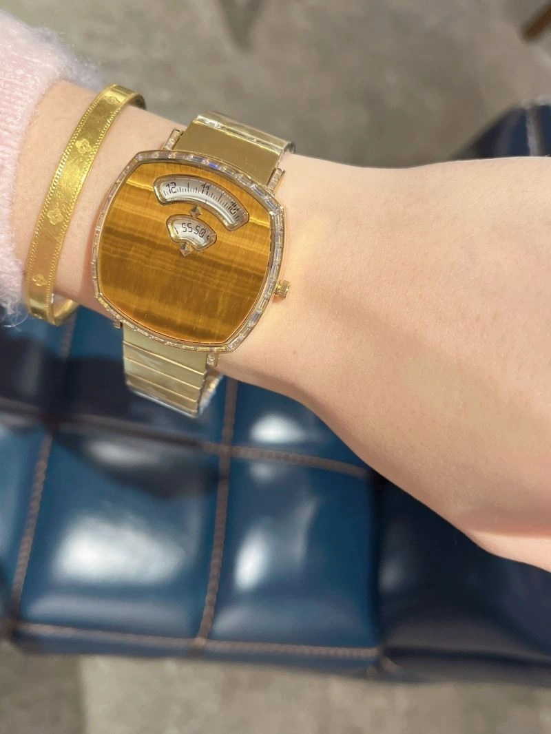 GUCCI Watches Durable 183098