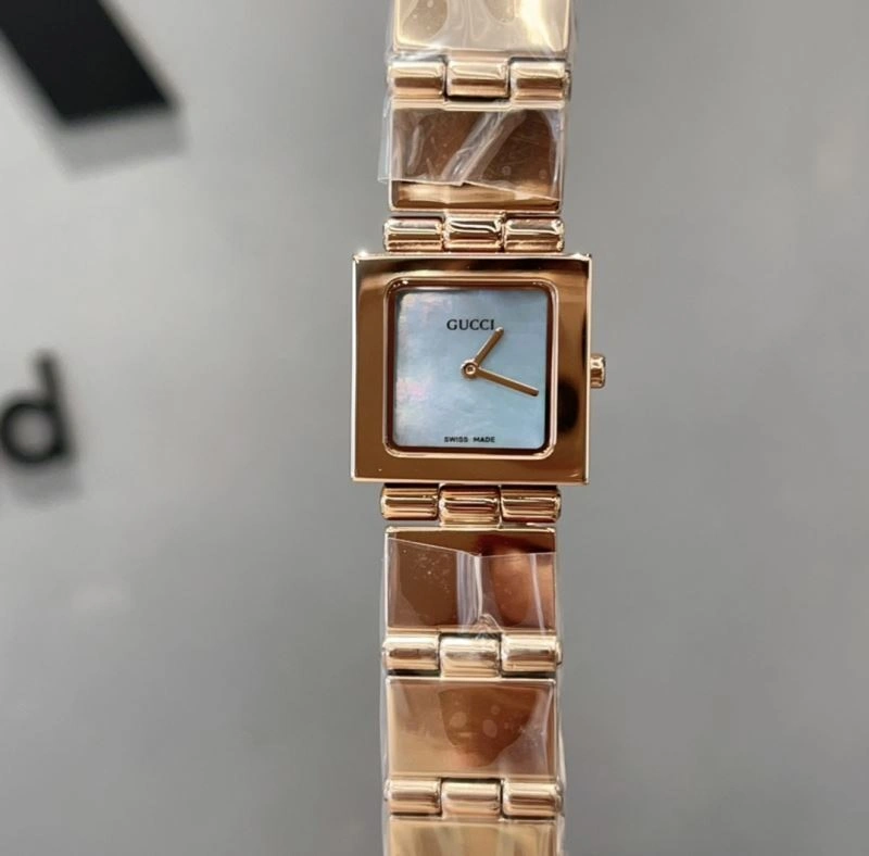 Contemporary GUCCI Watches 183111