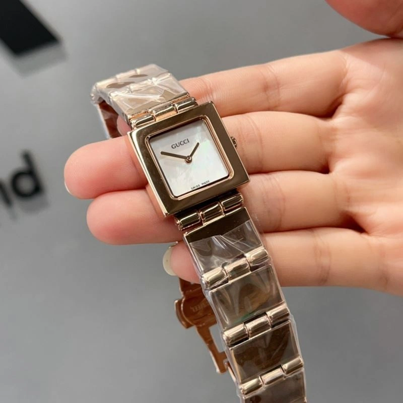 Contemporary GUCCI Watches 183111