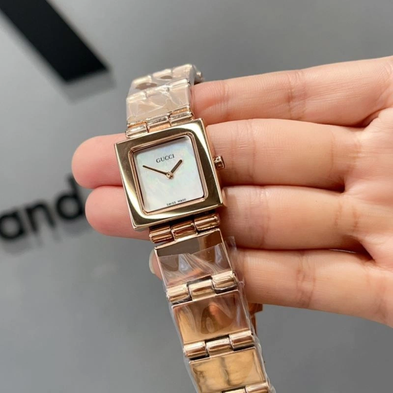 Contemporary GUCCI Watches 183111