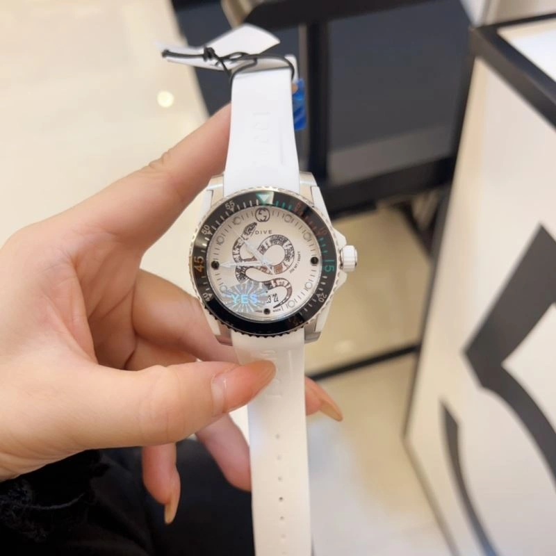 Bright GUCCI Watches 183052