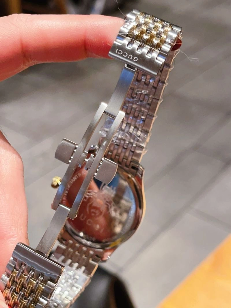 Neat GUCCI Watches 182925