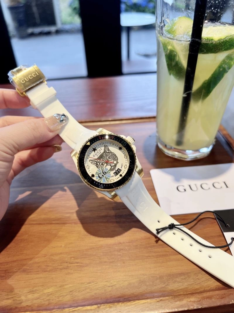 ZipUp GUCCI Watches 182882