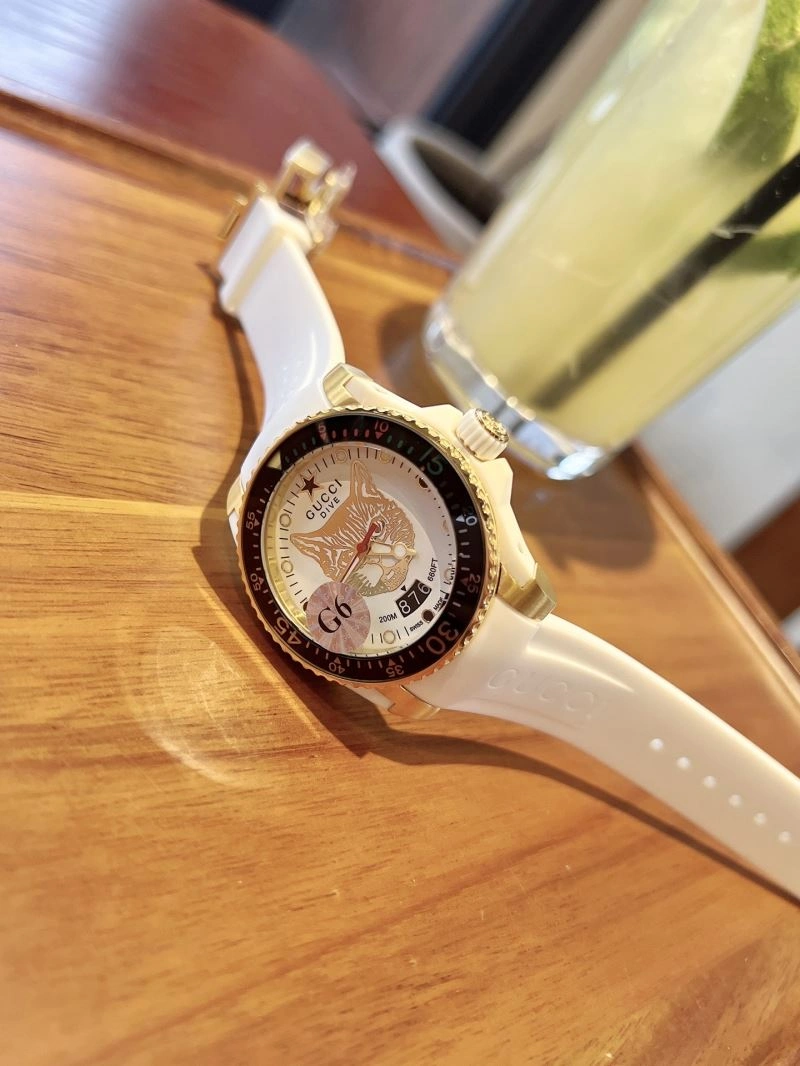 ZipUp GUCCI Watches 182882