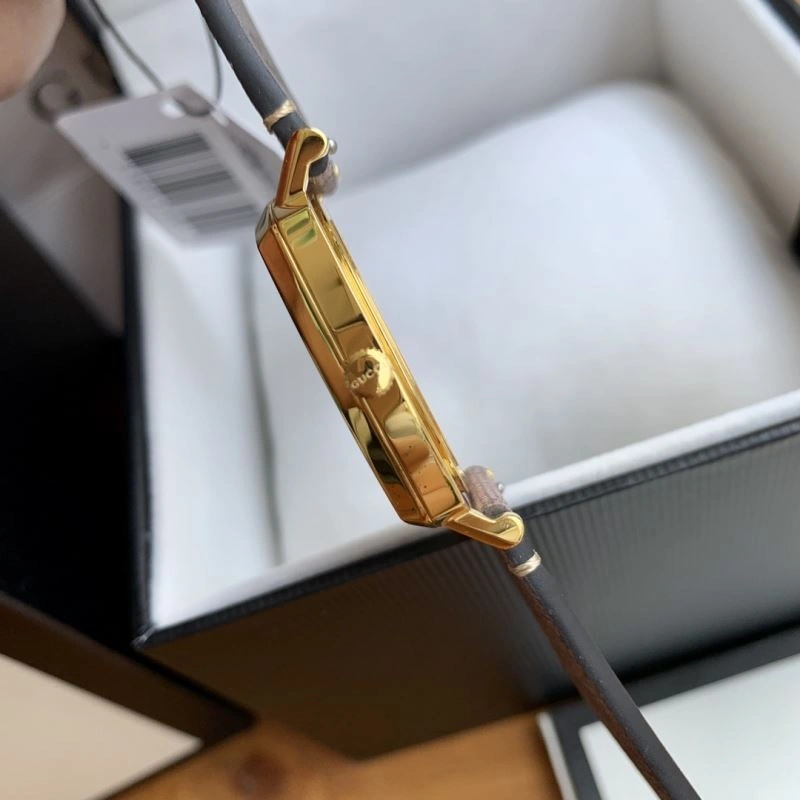 GUCCI Watches Durable 182800