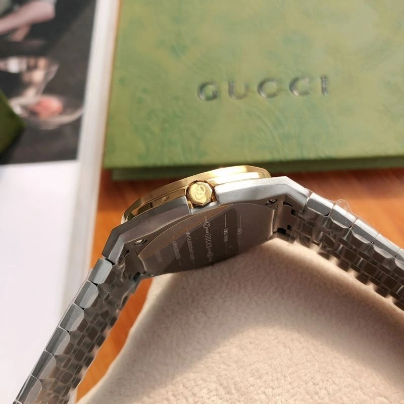Soft GUCCI Watches 182733
