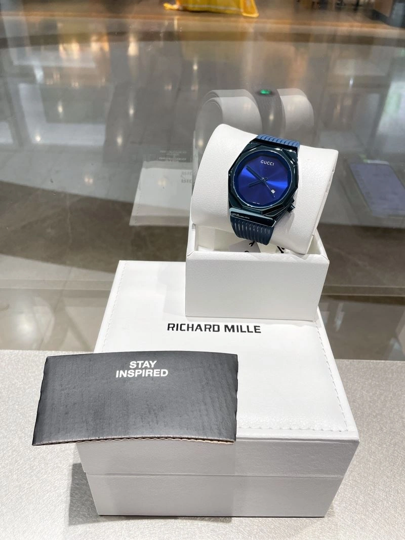 GUCCI Watches WaterResistant 182716