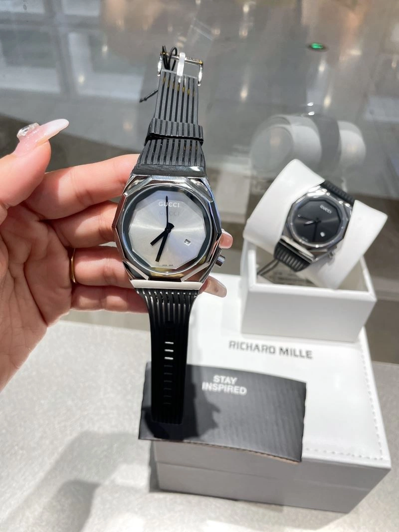 GUCCI Watches Modern 182720