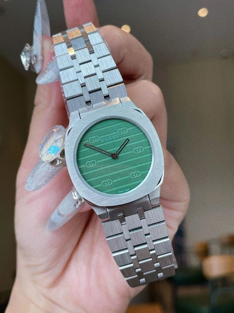 Bold GUCCI Watches 182711
