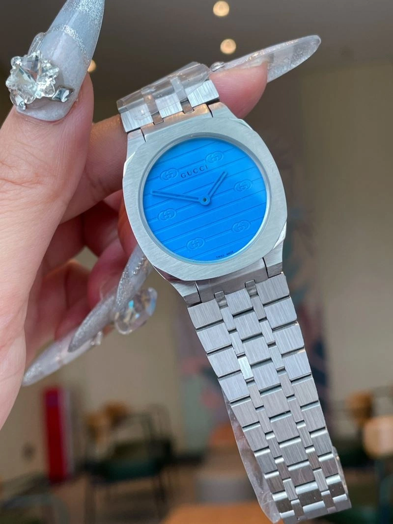Bold GUCCI Watches 182711