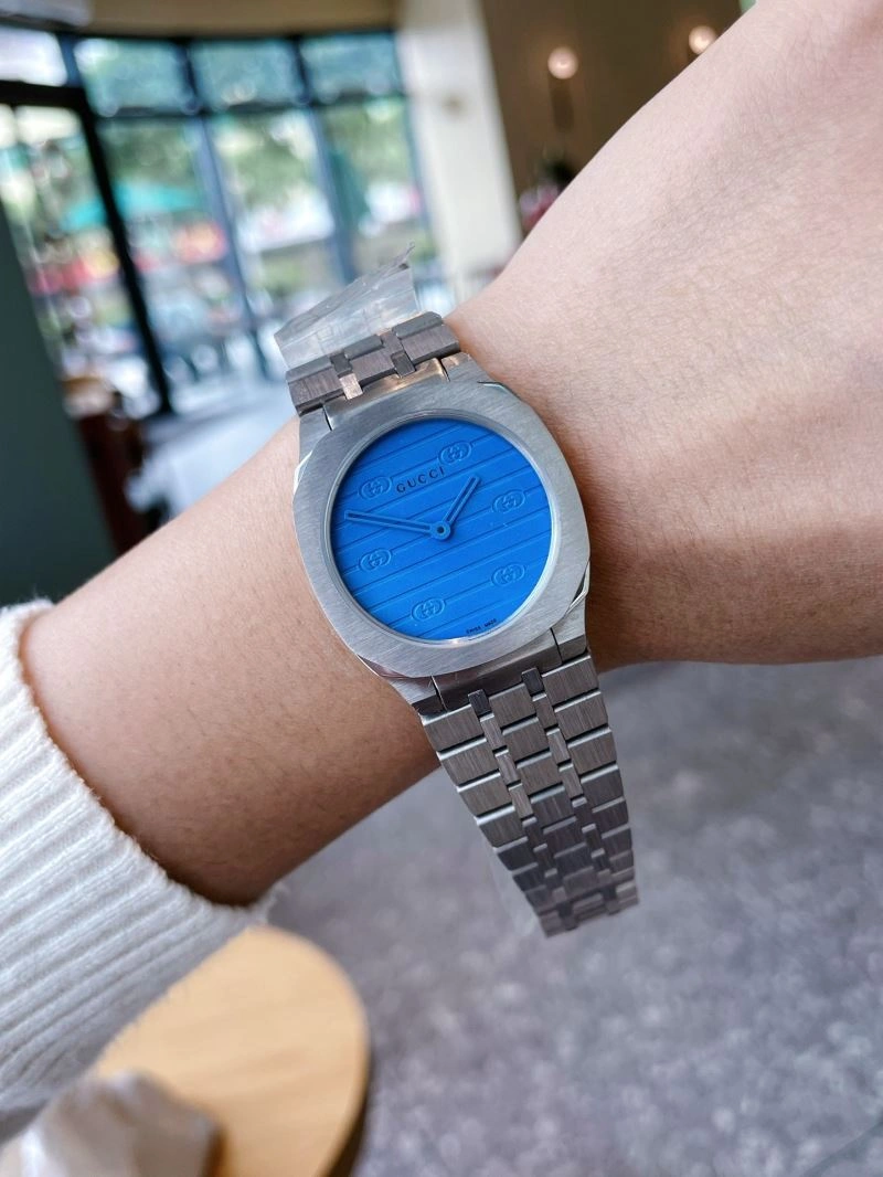 Bold GUCCI Watches 182711