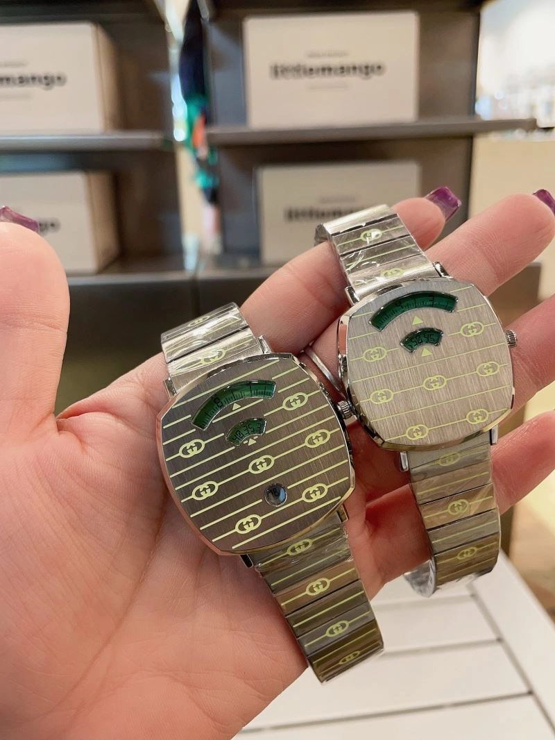 Compact GUCCI Watches 183031