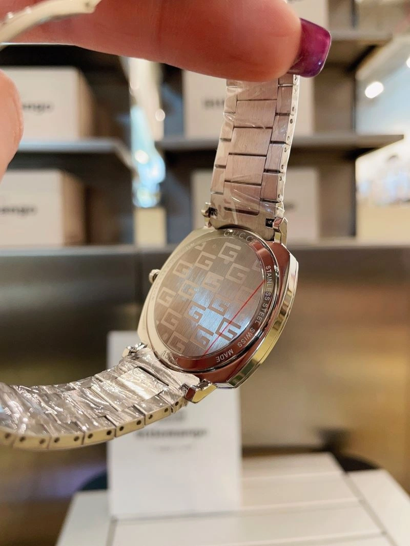 Compact GUCCI Watches 183031