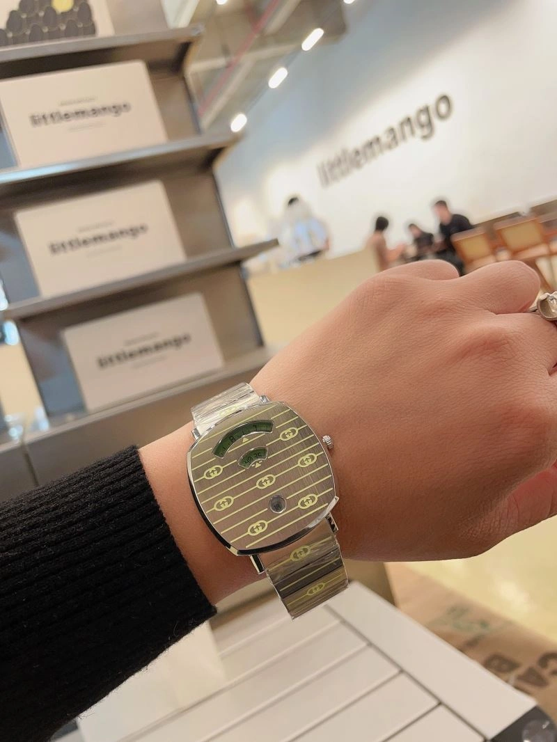 Compact GUCCI Watches 183031