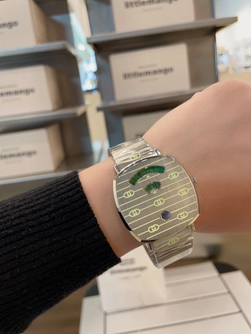 Compact GUCCI Watches 183031
