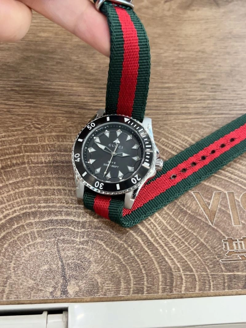 Sleek GUCCI Watches 182966