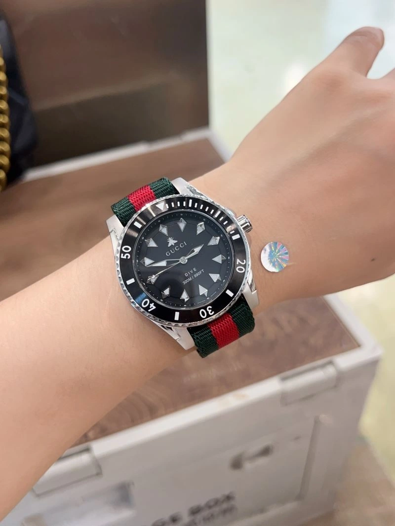 Sleek GUCCI Watches 182966