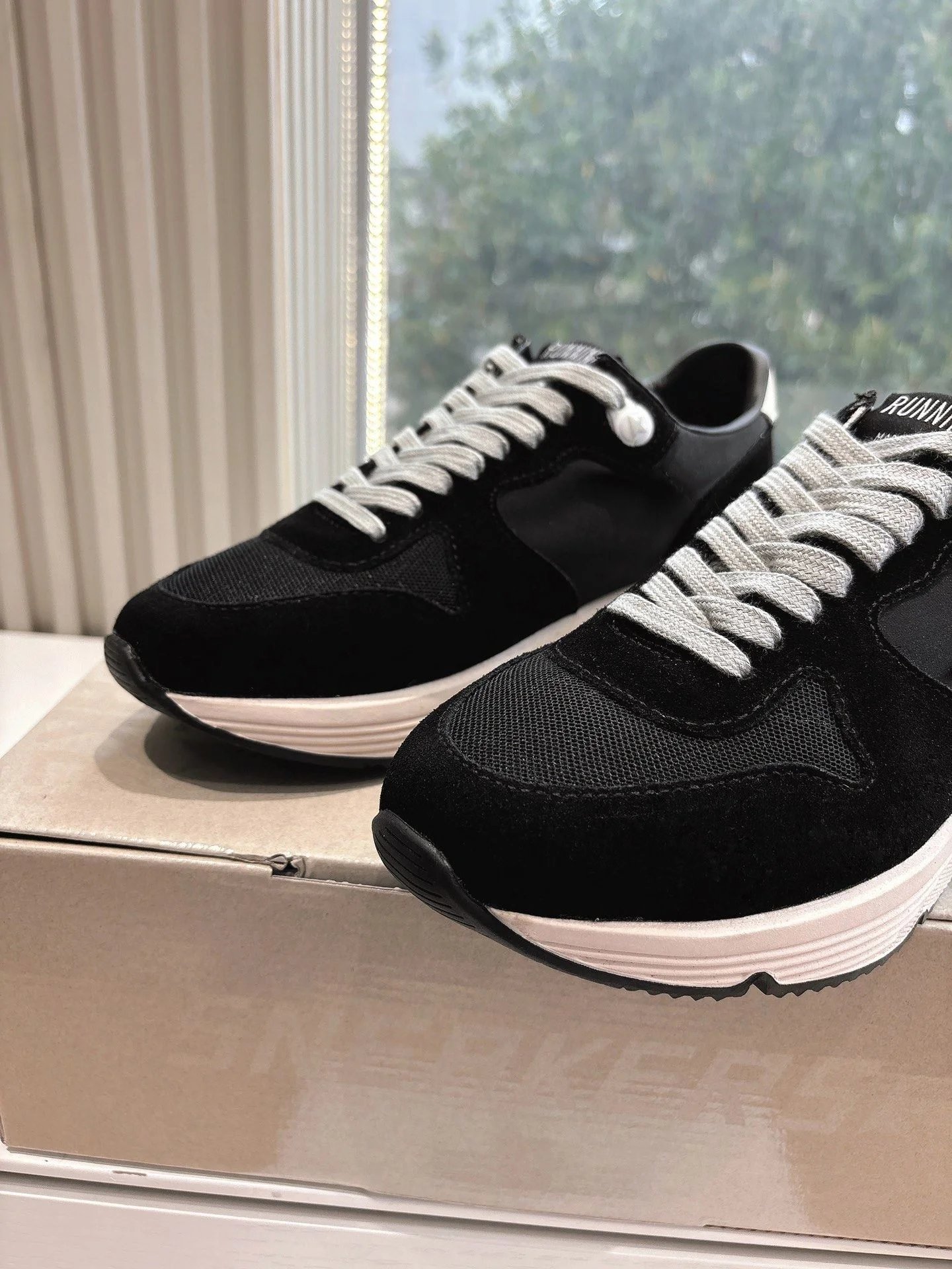 Lightweight Ggdb Shoes 8094