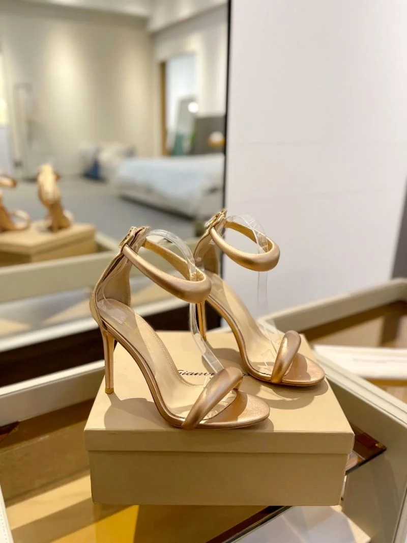 Stylish Gianvito Rossi Sandals 10130