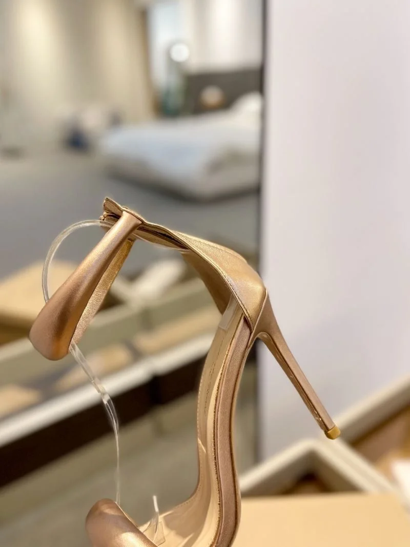 Stylish Gianvito Rossi Sandals 10130