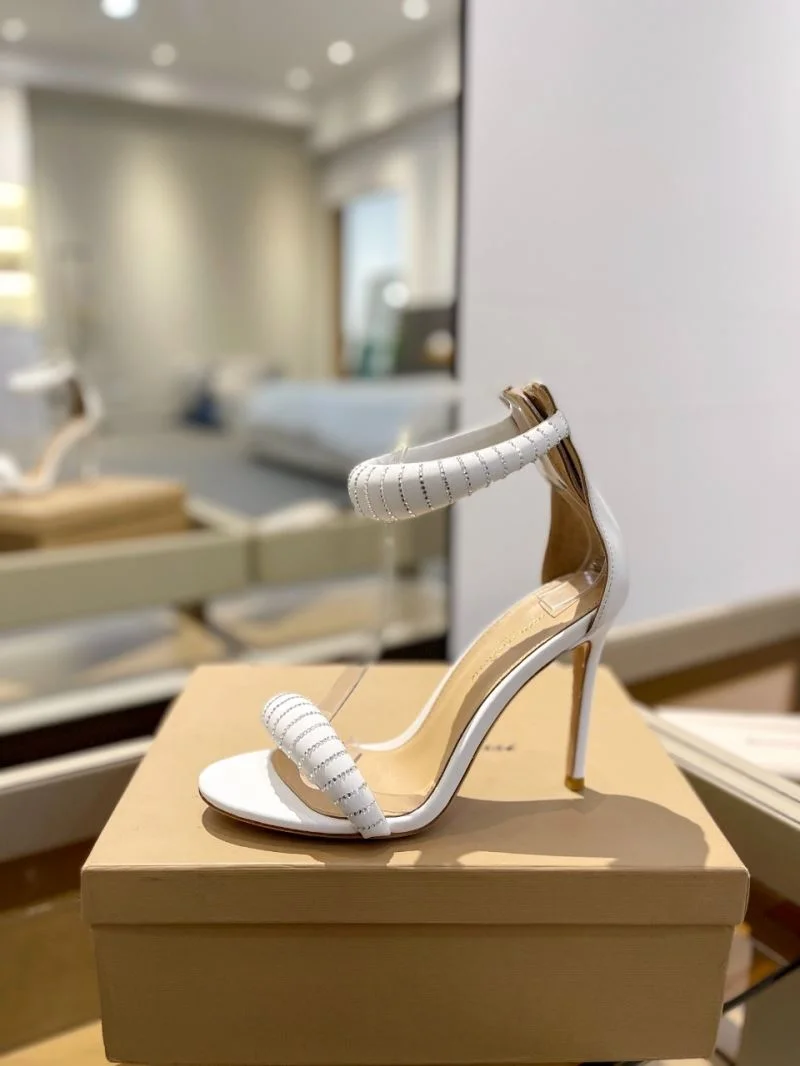 Trendsetting Gianvito Rossi Sandals 10070