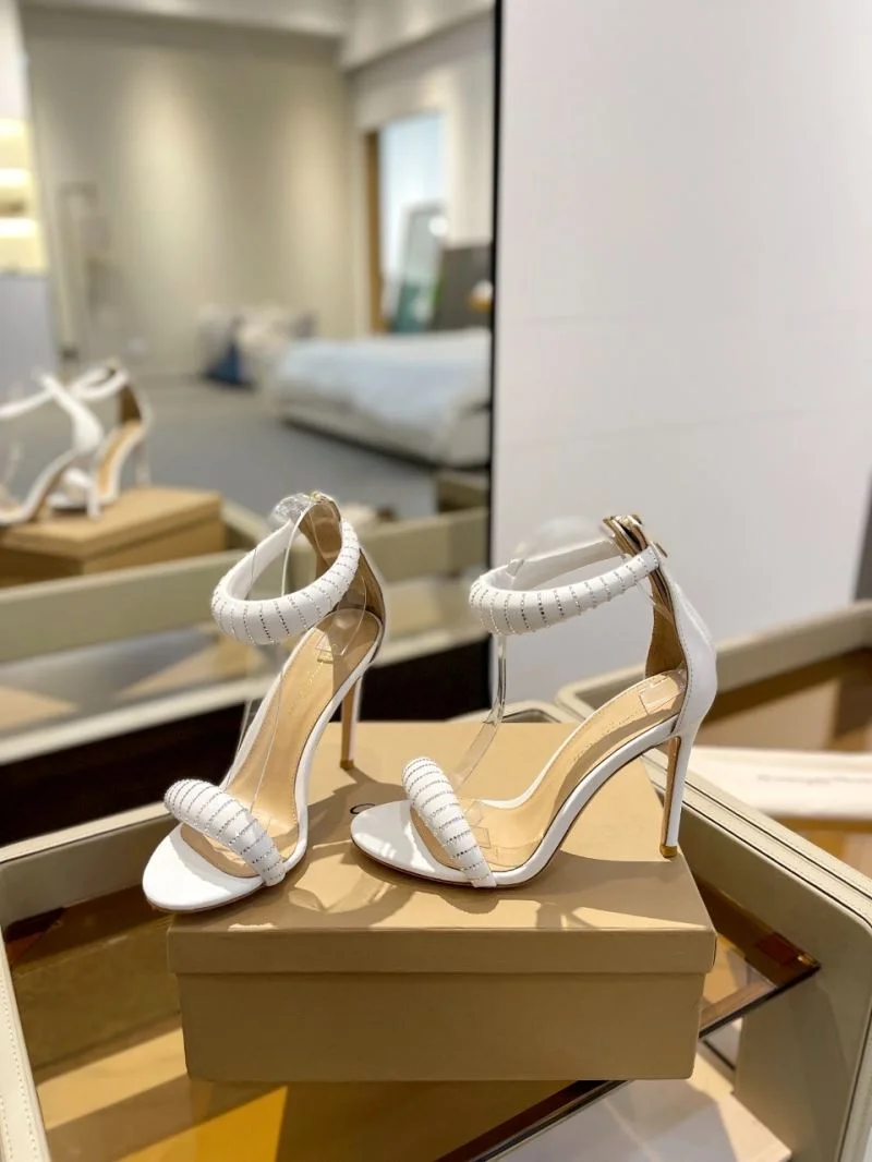 Trendsetting Gianvito Rossi Sandals 10070