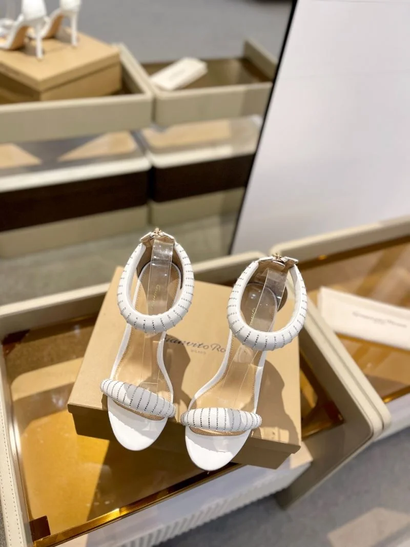 Trendsetting Gianvito Rossi Sandals 10070