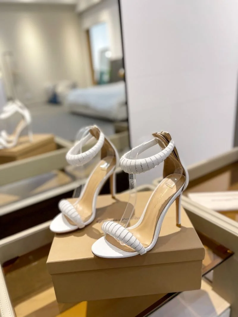 Trendsetting Gianvito Rossi Sandals 10070