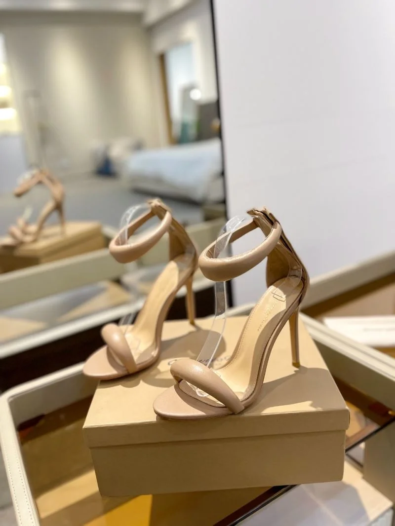 HighPerformance Gianvito Rossi Sandals 10043
