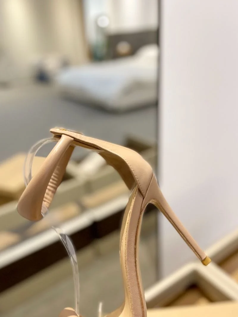 HighPerformance Gianvito Rossi Sandals 10043