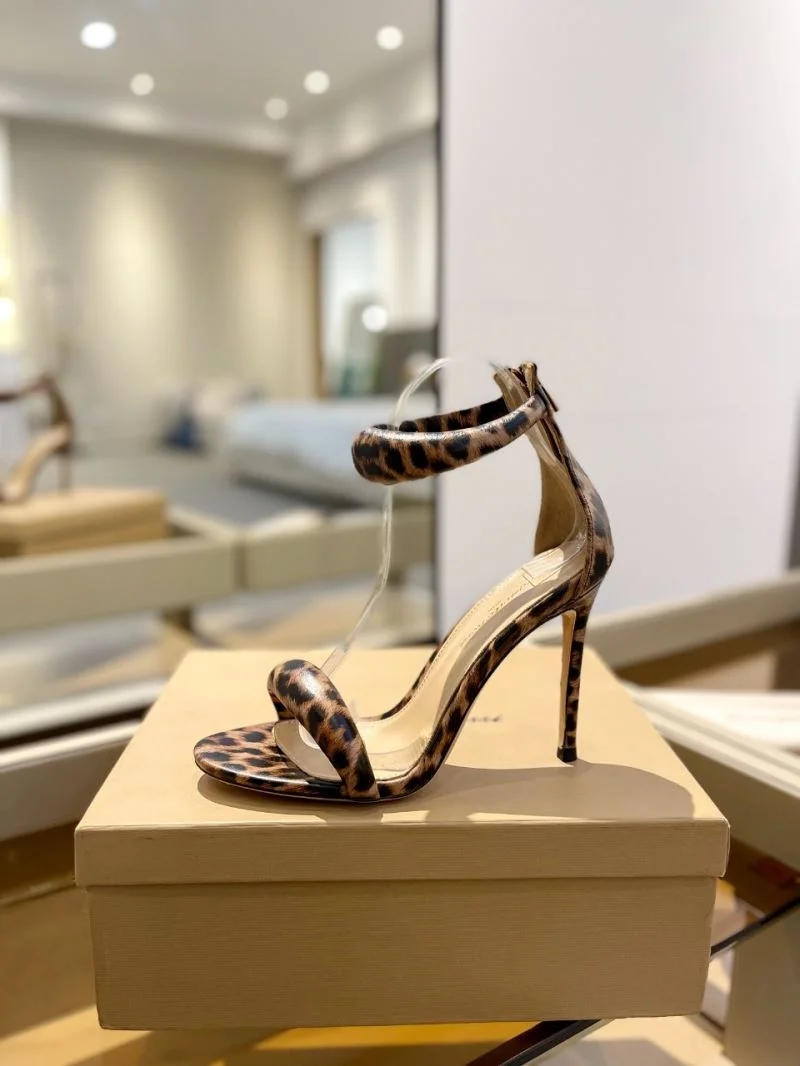 ModernLook Gianvito Rossi Sandals 10044