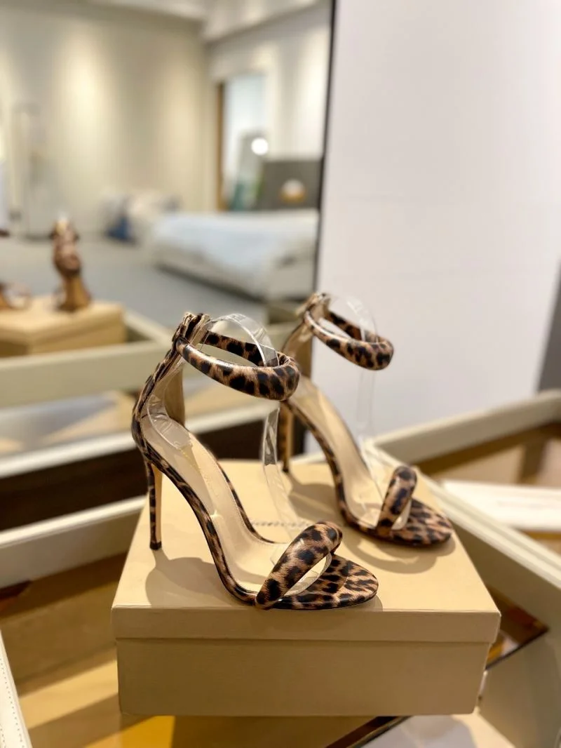 ModernLook Gianvito Rossi Sandals 10044