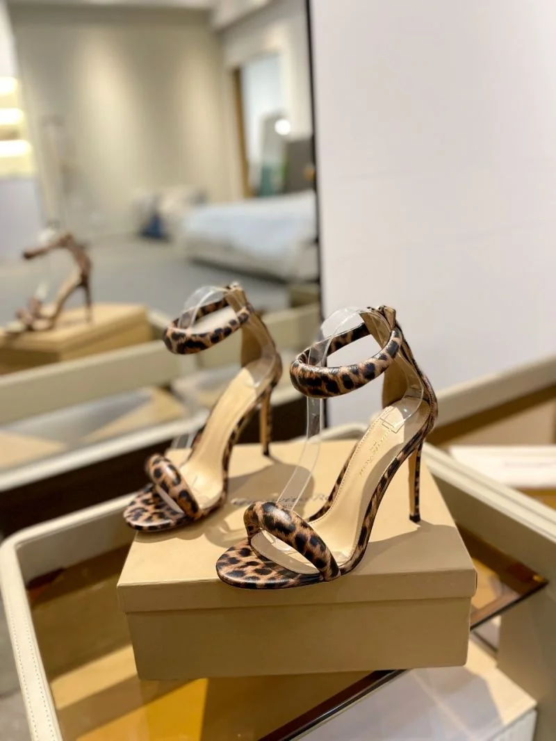 ModernLook Gianvito Rossi Sandals 10044