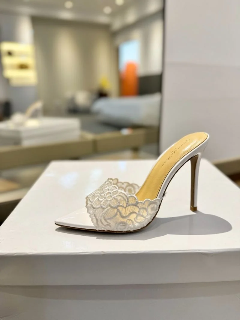 Trendy Gianvito Rossi Sandals 10024