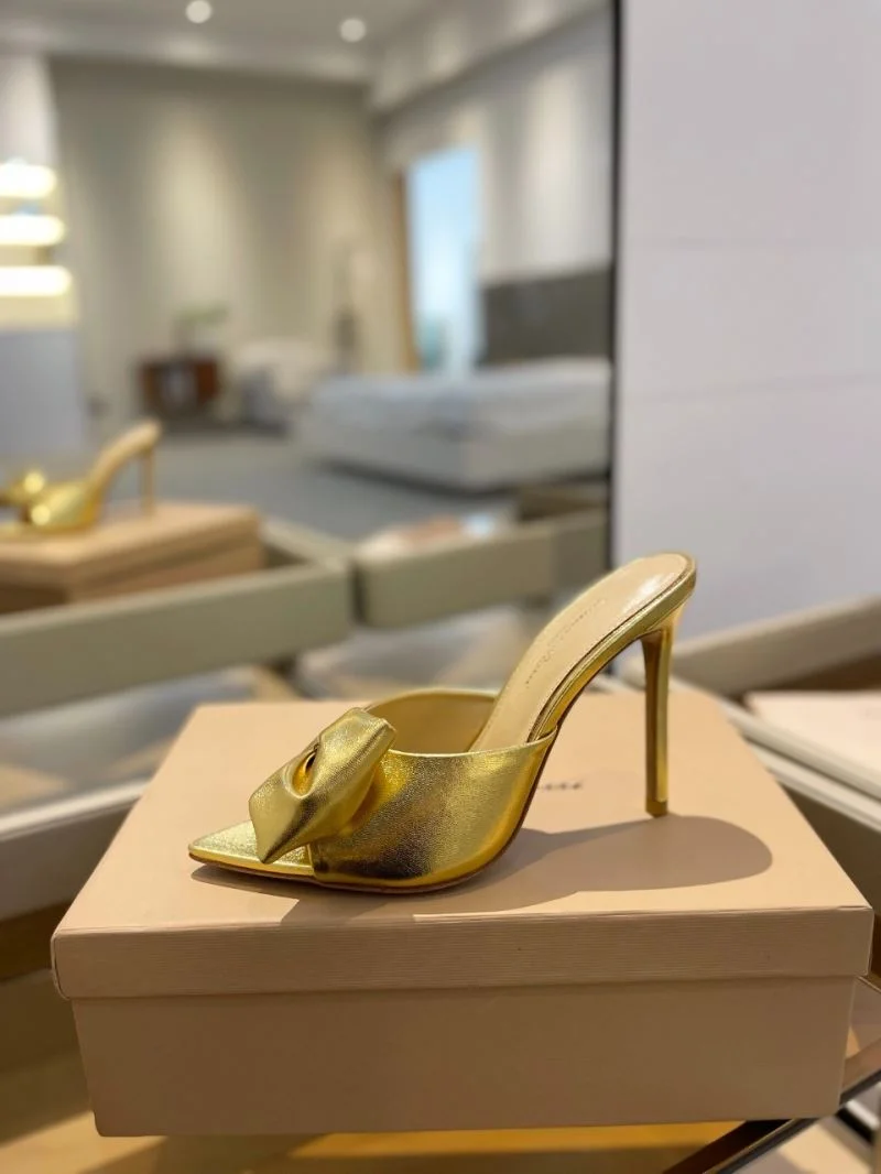 Minimalist Gianvito Rossi Sandals 10132